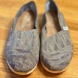 Toms slip on